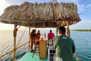 Caye Caulker: Cruceros en barco pontón con bar Tiki