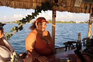 Caye Caulker: Tiki Bar Pontoon Boat Cruises