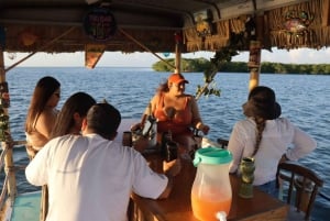 Caye Caulker: Tiki Bar Pontoon Boat Cruises