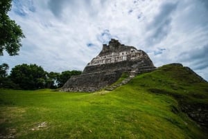 Placencia: Xunantunich Maya Ruin & Blue Hole Tour