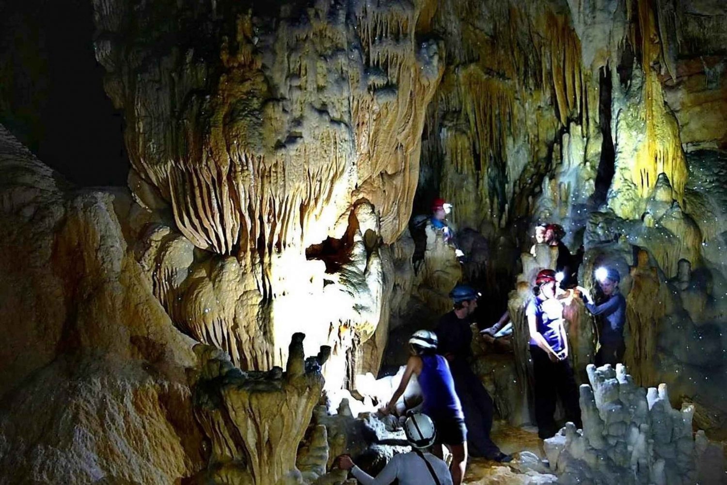San Ignacio: Crystal Cave & Blue Hole National Park + Lunch
