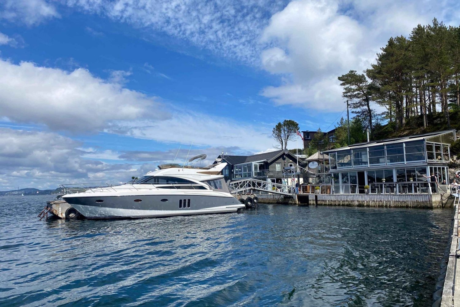 Bergen : Croisière dans le fjord jusqu'au restaurant de fruits de mer Cornelius