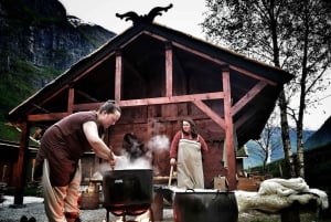 Bergen: Guidet tur til vikingelandsbyen Njardarheimr