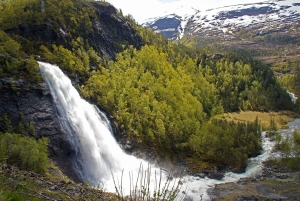 Bergen: Hardangerfjord Tour with Lunch & Waterfalls
