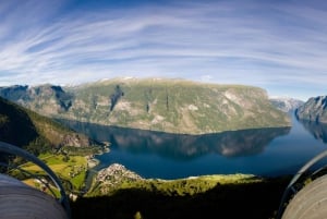 Bergen: Nærøyfjorden, Flåm und Stegastein – geführte Bustour