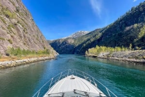 From Bergen: Modalen Private Fjord Cruise with Waterfalls