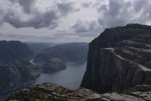 Fra Bergen: Trolltunga og fossefall – helikoptertur