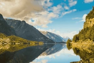 Führung: Hardangerfjord, Wasserfälle und Fährüberfahrt