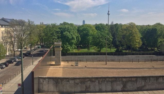 Berliner Mauer GedenkstÃ¤tte -The Berlin Wall memorial site.