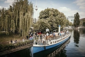1h Berlin-Cruise with 140 year old electrified steamship