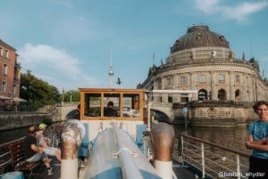1h Berlin-Cruise with 140 year old electrified steamship