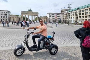 3 timmars Berlin guidad tur i liten grupp Fat Tire E-Scooter Tour