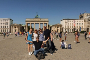 5h Berlin private Tour with Guide, Chauffeur & Photographer