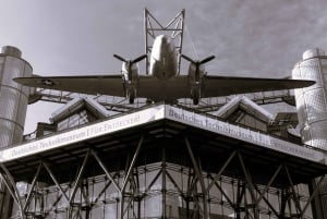 5h Berlin private Tour with Guide, Chauffeur & Photographer