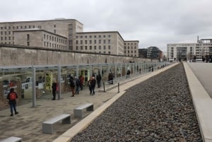 5h Berlin private Tour with Guide, Chauffeur & Photographer