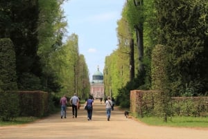 5h Potsdam private tour with Guide, Chauffeur & Photographer