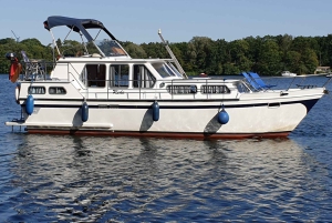 8h Private Wannsee Lake and Werder Yacht Cruise