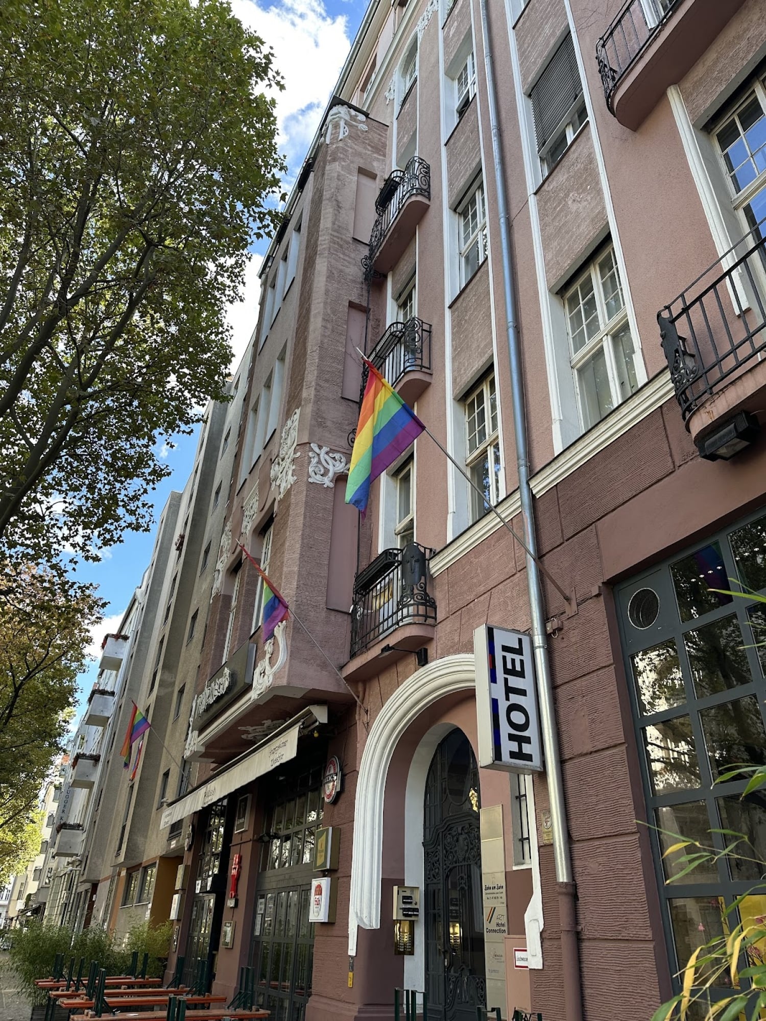 ArtHotel Connection