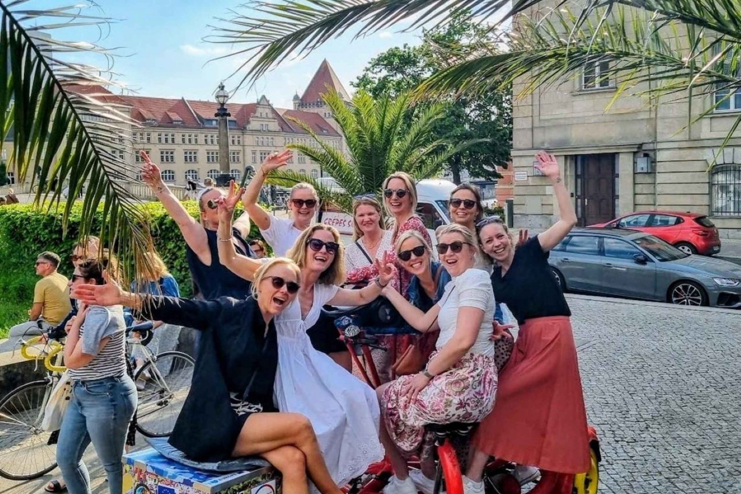 Bicicleta de la Cerveza y Bicicleta de la Fiesta: Visita inolvidable de Berlín con recogida incluida