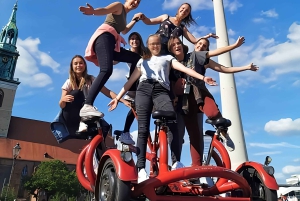 Bier Bike & Party Bike : un tour de ville inoubliable à Berlin, prise en charge comprise