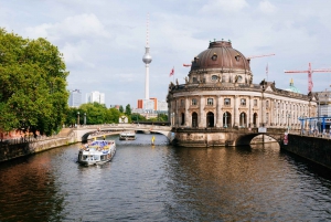 Berlin: 1.5-Hour Private Kick-Start Tour with a Local
