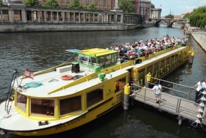 Berlin: 2.5-Hour East Side Boat Cruise with Commentary