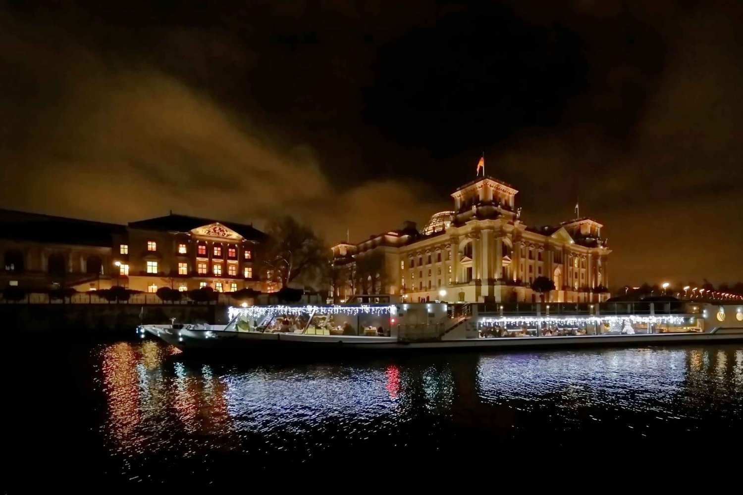 Berlín: crucero nocturno de 2 horas por el río Spree en invierno