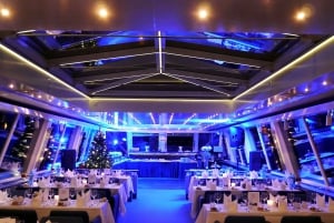 Berlim: Cruzeiro no rio Spree à noite no Natal