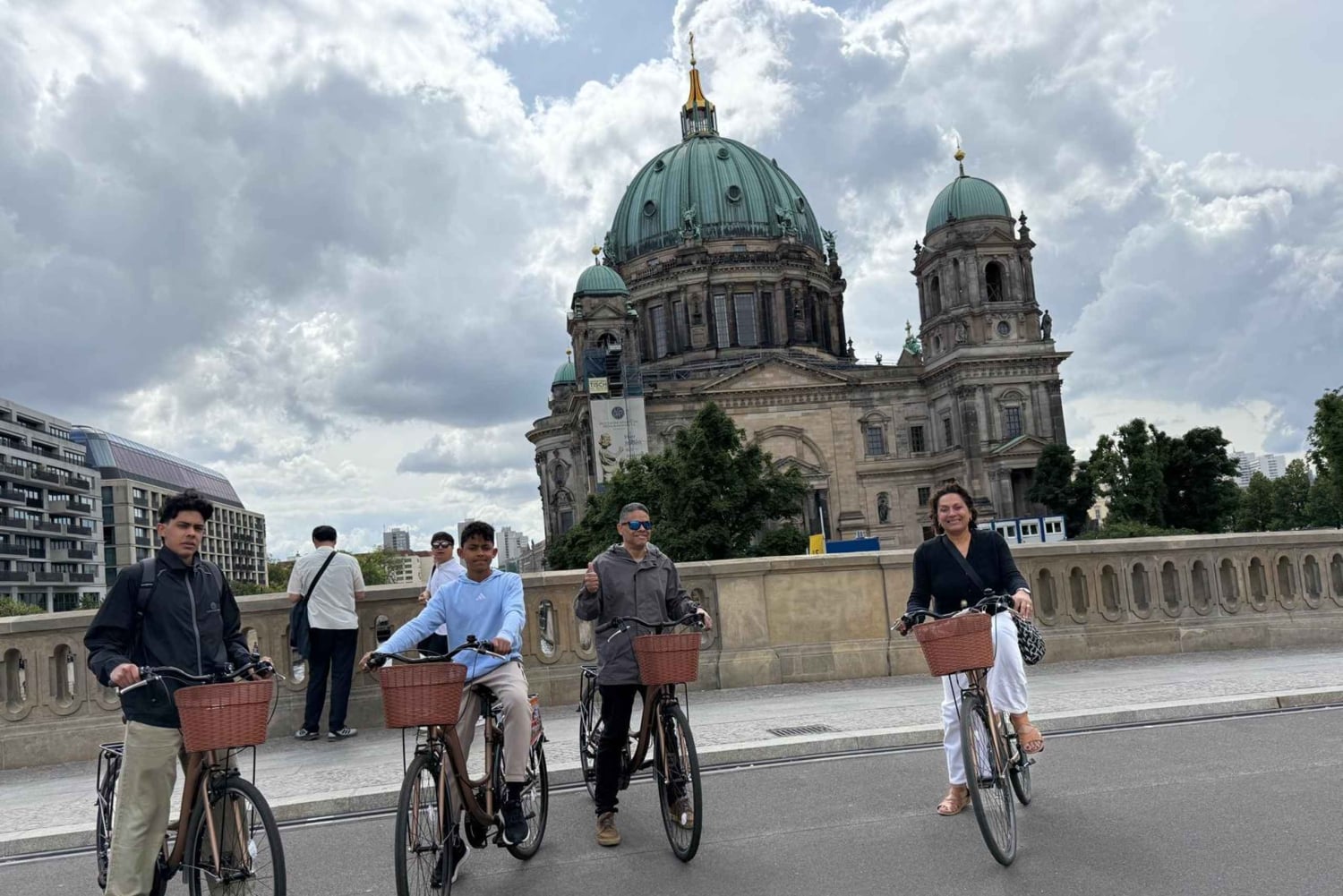 Berlin: 3,5 timmars cykeltur – en tidsresa genom huvudstaden