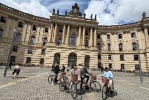 Berlin: 3,5 timmars cykeltur – en tidsresa genom huvudstaden