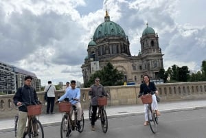 Berlin: 3,5 timmars cykeltur – en tidsresa genom huvudstaden