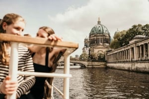 Berlim: Passeio de barco noturno com cerveja de 3 horas