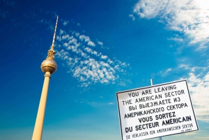 Berliini: All-in-One Kuuluisia maamerkkejä Opastettu bussikierros.