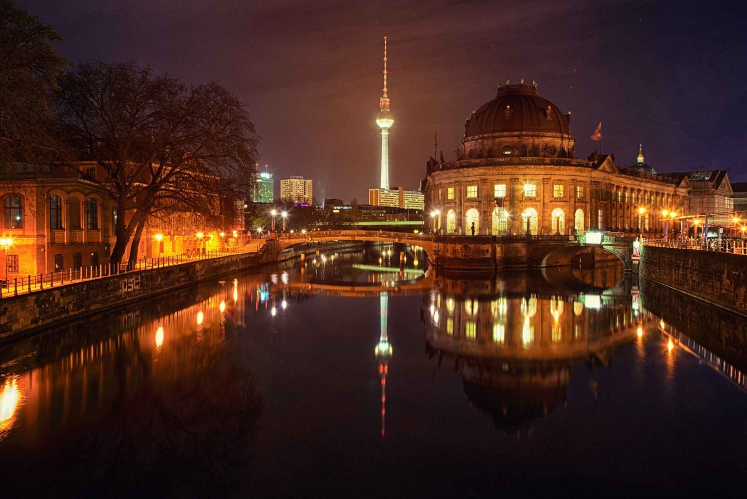 Berlin la nuit : promenade romantique en bateau sur la lune