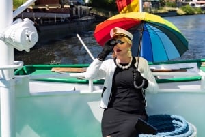 Berlin: Audrey Ahoi! Spree cruise with drag queen (HOL)