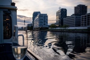 Berlin: Audrey Ahoi! Spree cruise with drag queen (HOL)