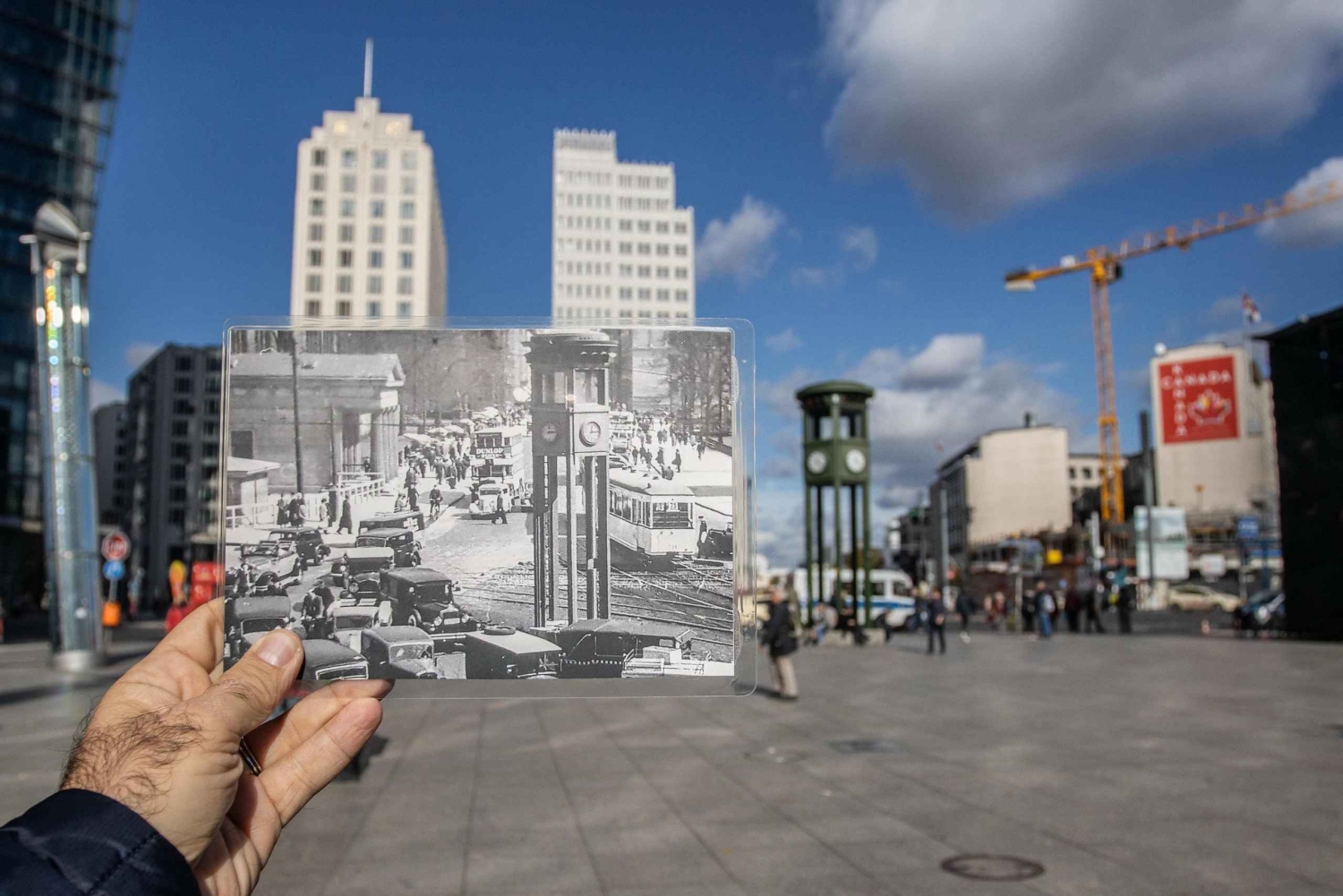 Berlin: Automobile History Tour with Classic Car Visit