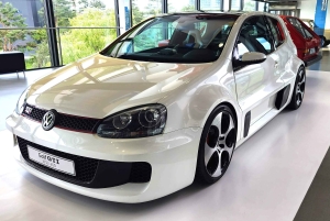 Berlin: Automobile History Tour with Classic Car Visit