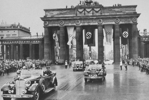 Berlin: Automobile History Tour with Classic Car Visit