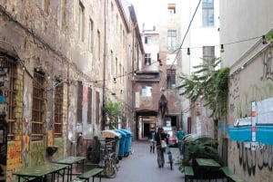 Berlin: Backyards of Berlin 2-Hour Tour