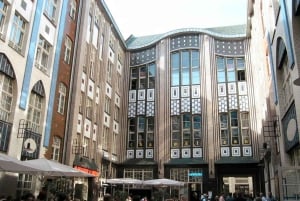 Berlin: Backyards of Berlin 2-Hour Tour