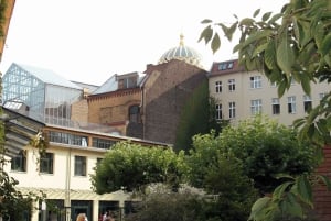 Berlin: Backyards of Berlin 2-Hour Tour