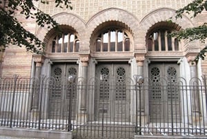 Berlin: Backyards of Berlin 2-Hour Tour