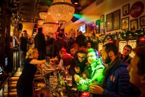 Berlín: Bar Crawl con chupitos y entrada al club