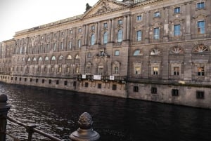 Berlin: From East to West & Wall Tour by Bike with a Guide