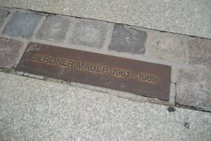 Berlino: Tour a piedi del Muro di Berlino e della Guerra Fredda