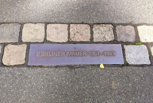 Berlin: Berlinmuren, selvguidet tur med fakta og anekdoter