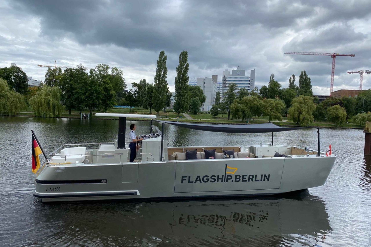 Berlin boat: Sightseeing on an unique Superyacht tender