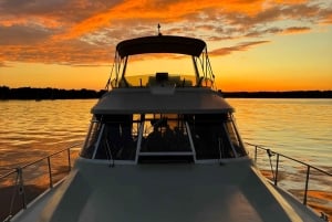 Berlin: Boat tour with cheese fondue