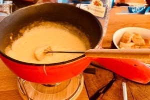 Berlin: Boat tour with cheese fondue